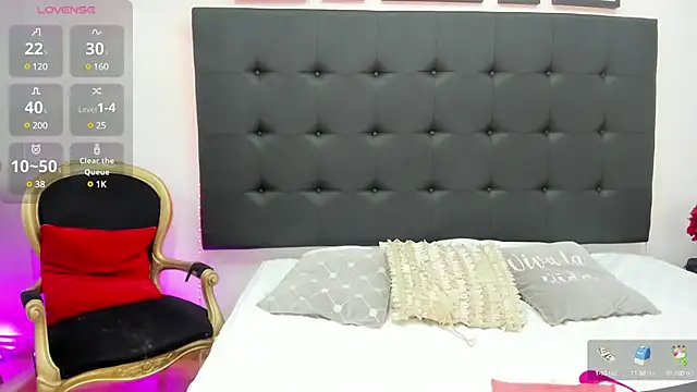 Snapshot of SaraDreamss chatting on February 21, 8:49 pm SaraDreamss online show from February 21, 8:49 pm