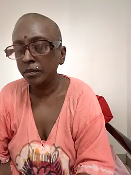 Snapshot of mamakarma1403 chatting on June 14, 3:30 am mamakarma1403 online show from June 14, 3:30 am
