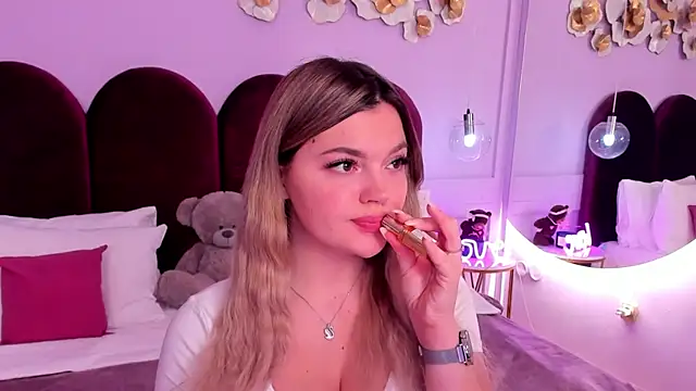 ZaraBloom online show from December 15, 3:33 am