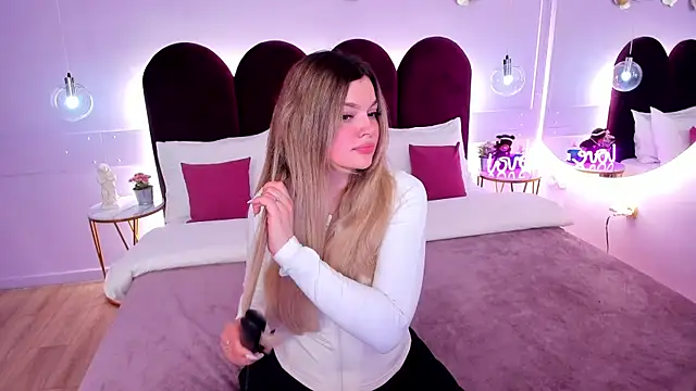 ZaraBloom online show from March 2, 3:19 pm