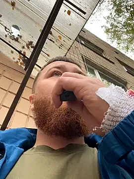 Snapshot of Artur6663 chatting on October 21, 8:04 am Artur6663 online show from October 21, 8:04 am