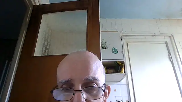 Snapshot of mariusica1@xh chatting on June 20, 12:52 pm mariusica1xh online show from June 20, 12:52 pm