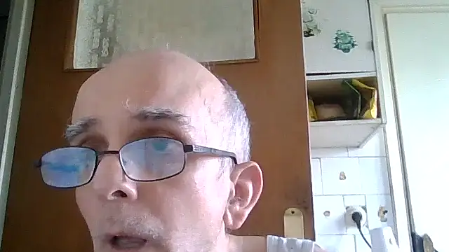 Snapshot of mariusica1@xh chatting on July 18, 10:41 am mariusica1xh online show from July 18, 10:41 am