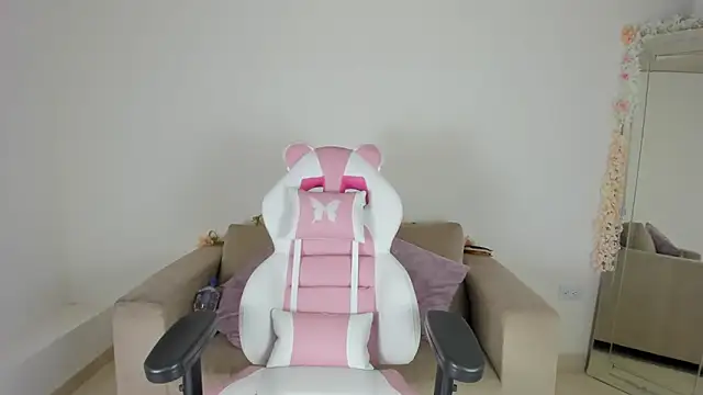 Charlotte cowell sub1  online show from January 6, 11:20 pm