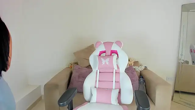 Charlotte cowell sub1  online show from January 16, 9:30 pm