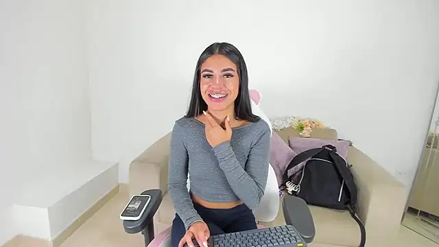 Charlotte cowell sub1  online show from March 12, 11:33 pm