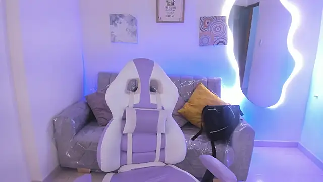 Charlotte cowell sub1  online show from January 13, 6:35 pm