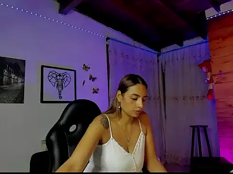 Snapshot of mykaelahoney chatting on February 4, 2:06 am mykaelahoney online show from February 4, 2:06 am