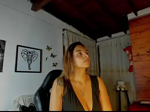 Snapshot of mykaelahoney chatting on February 12, 4:51 am mykaelahoney online show from February 12, 4:51 am