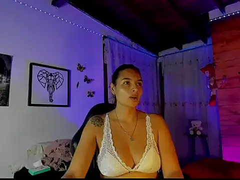 Snapshot of mykaelahoney chatting on February 13, 6:53 am mykaelahoney online show from February 13, 6:53 am