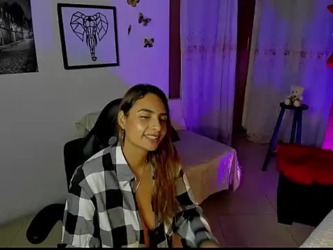 Snapshot of mykaelahoney chatting on February 24, 5:05 am mykaelahoney online show from February 24, 5:05 am