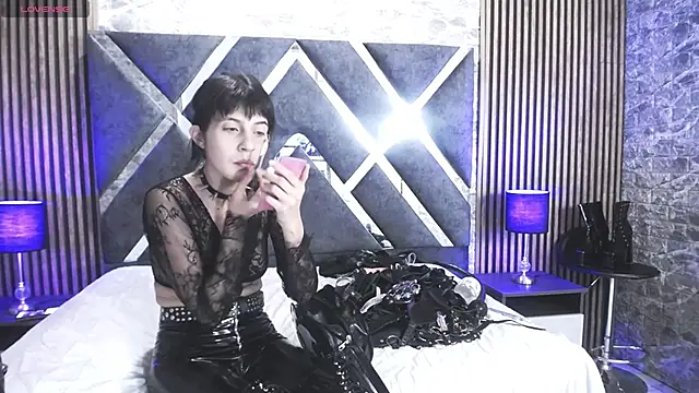 Snapshot of bellatrix25 chatting on December 4, 8:29 pm bellatrix25 online show from December 4, 8:29 pm