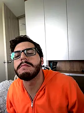 Snapshot of thomas_gun chatting on December 15, 1:48 pm thomas gun online show from December 15, 1:48 pm