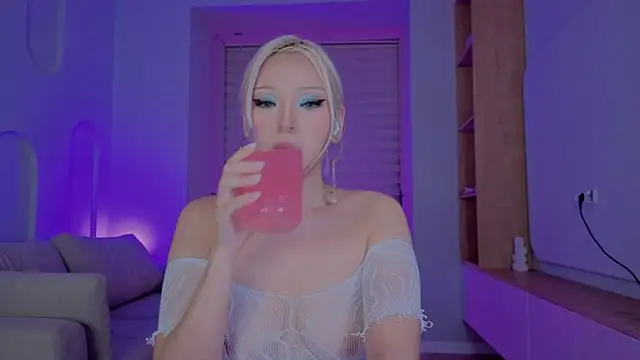 RileyMee online show from October 11, 12:04 pm