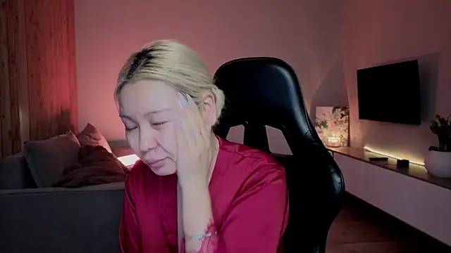 RileyMee online show from March 17, 3:22 am