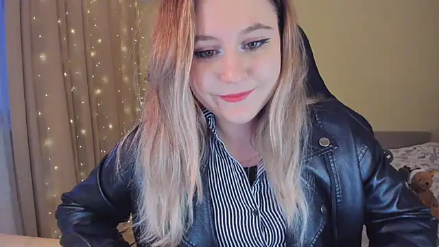 Snapshot of Diana_Flower chatting on January 2, 12:24 pm Diana Flower online show from January 2, 12:24 pm