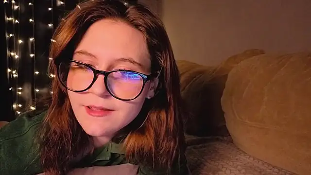 Snapshot of Diana_Flower chatting on December 14, 2:06 am Diana Flower online show from December 14, 2:06 am