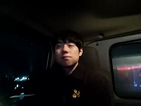 whitebriefboy online show from March 15, 6:36 pm