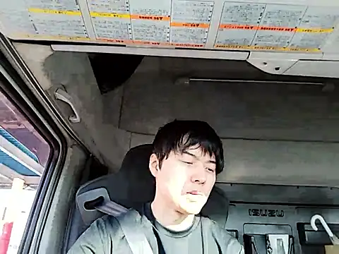 whitebriefboy online show from April 15, 9:48 pm