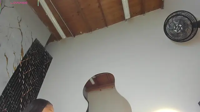 Snapshot of ebony_hot1 chatting on December 22, 1:41 pm ebony hot1 online show from December 22, 1:41 pm