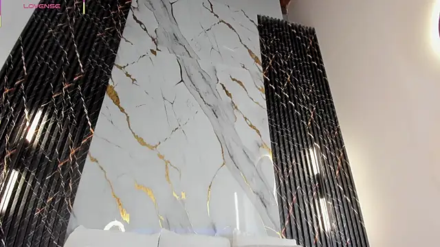 Snapshot of ebony_hot1 chatting on February 14, 1:08 pm ebony hot1 online show from February 14, 1:08 pm