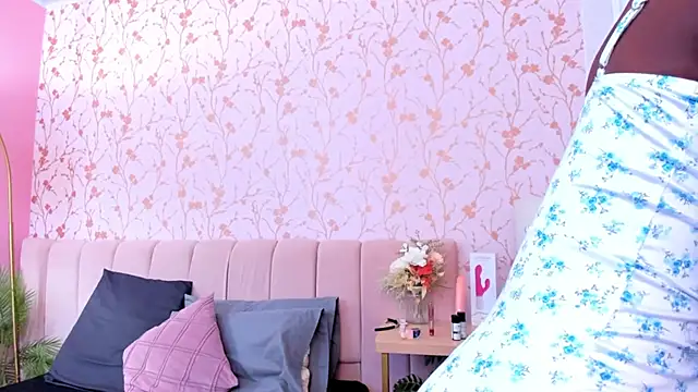 amber-hill online show from February 7, 7:39 pm