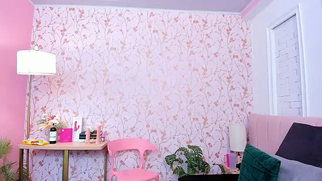 amber-hill online show from April 13, 2:11 pm