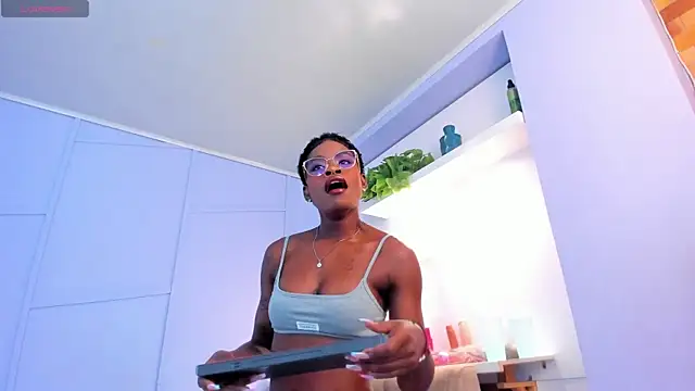 amber-hill online show from July 6, 12:13 pm