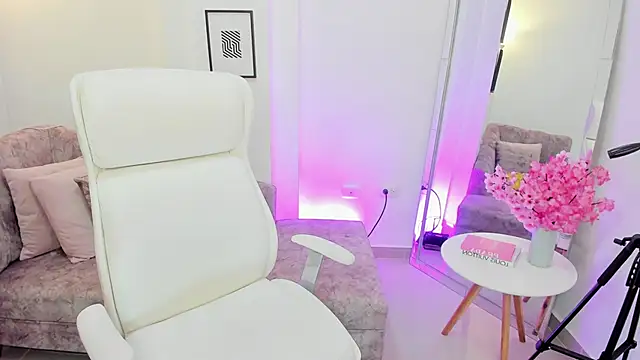 naomii campbell  online show from November 5, 7:47 pm