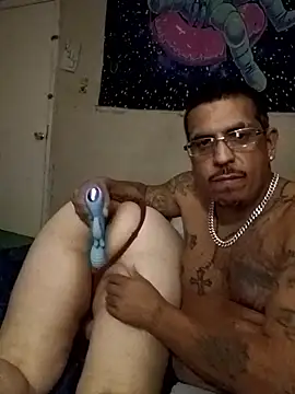 Snapshot of HoustonsFinest21 chatting on December 4, 5:49 am HoustonsFinest21 online show from December 4, 5:49 am