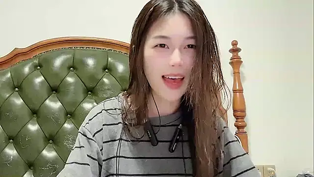 Sweet-Angel999 online show from April 13, 4:45 pm