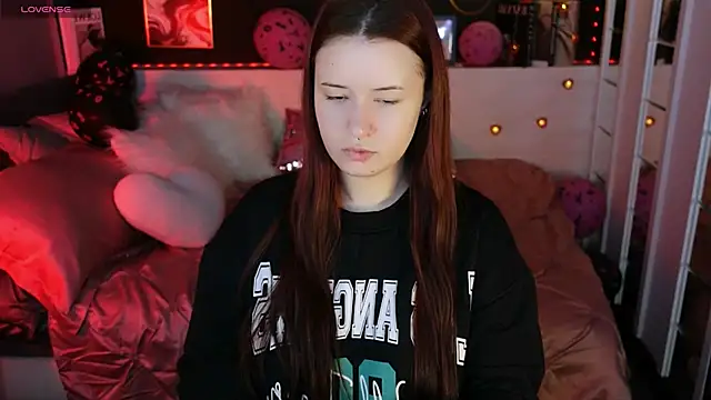 Snapshot of Lily_Moonlight chatting on February 10, 6:50 am Lily Moonlight online show from February 10, 6:50 am