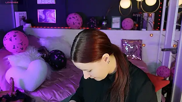 Snapshot of Lily_Moonlight chatting on February 11, 7:02 am Lily Moonlight online show from February 11, 7:02 am