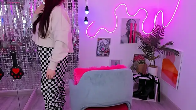 Snapshot of Lily_Moonlight chatting on February 12, 6:52 am Lily Moonlight online show from February 12, 6:52 am