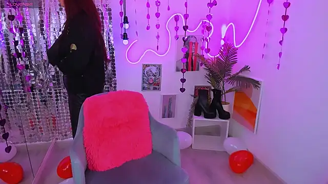 Snapshot of Lily_Moonlight chatting on February 15, 7:51 am Lily Moonlight online show from February 15, 7:51 am