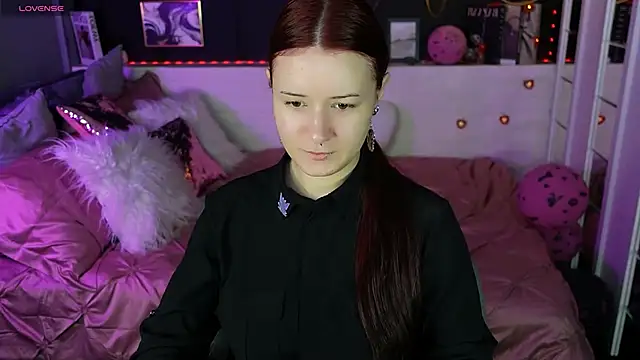 Snapshot of Lily_Moonlight chatting on February 22, 7:51 am Lily Moonlight online show from February 22, 7:51 am