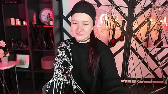 Snapshot of Lily_Moonlight chatting on February 27, 8:14 am Lily Moonlight online show from February 27, 8:14 am