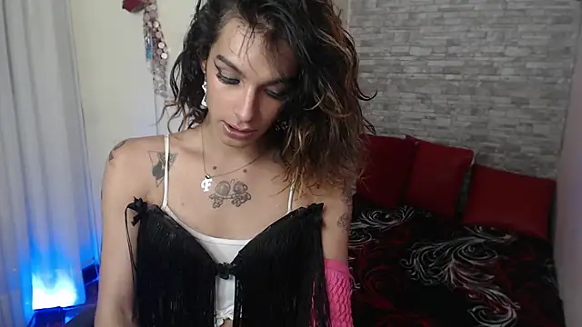 Snapshot of Dy_Hanna chatting on November 11, 10:21 pm Dy Hanna online show from November 11, 10:21 pm