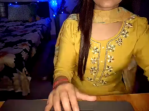 Snapshot of WildRuhi20 chatting on February 19, 5:25 am WildRuhi20 online show from February 19, 5:25 am