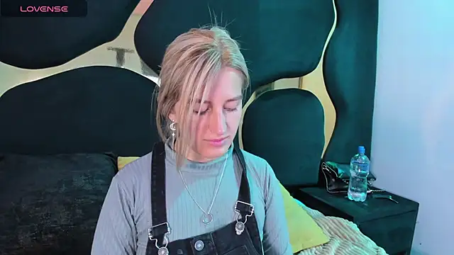 GiaRoussel online show from March 3, 4:02 pm