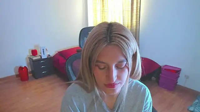 GiaRoussel online show from March 25, 2:23 pm