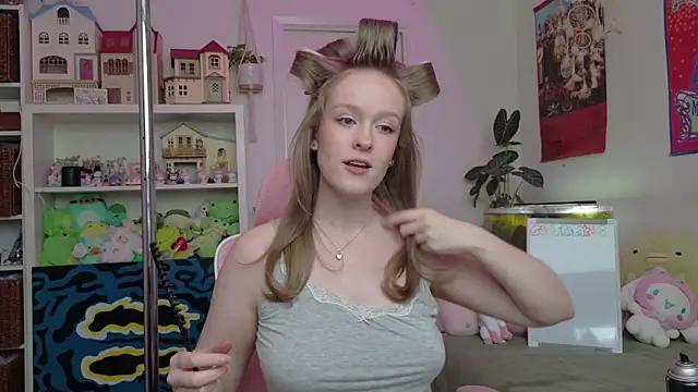 Snapshot of Daisy_Dollxo chatting on April 28, 7:08 pm Daisy Dollxo online show from April 28, 7:08 pm