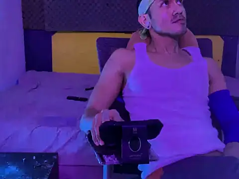 thesummerboy online show from November 22, 8:35 am