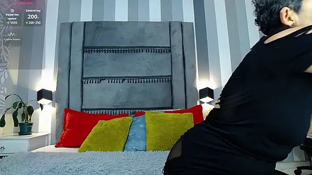 Julianewell online show from October 10, 12:37 pm