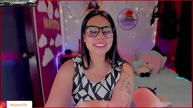 kiki cavilll online show from October 10, 2:05 pm