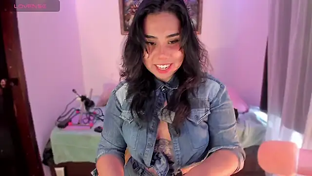 kiki cavilll online show from April 7, 2:28 pm