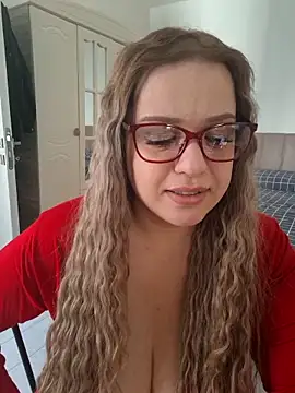 cansuozell online show from October 17, 11:35 am