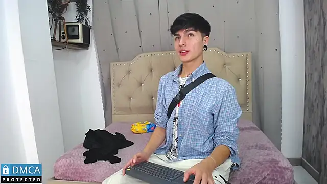 Snapshot of CataFox_ chatting on March 12, 1:36 am CataFox online show from March 12, 1:36 am