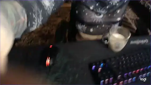 Snapshot of BroadFantasy chatting on December 4, 12:14 pm BroadFantasy online show from December 4, 12:14 pm