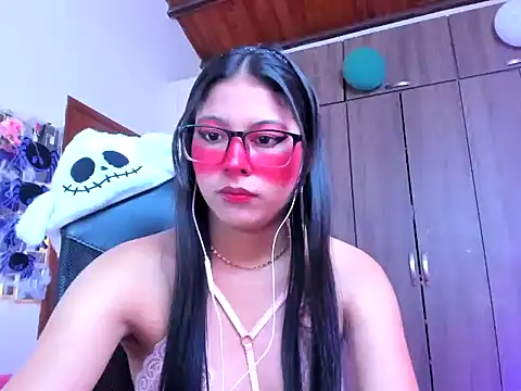 Snapshot of _ALLYSON18_ chatting on October 15, 11:32 am ALLYSON18 online show from October 15, 11:32 am